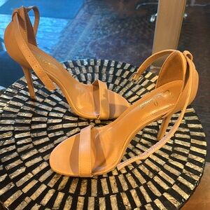 Brand new Lulu’s size 8.5 nude 3” heels